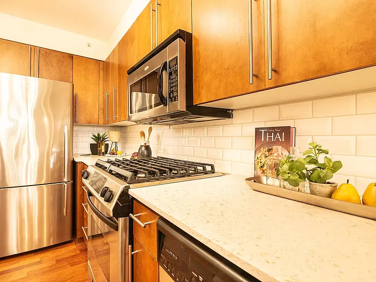 124 Bellevue Ave E #200 — Photo 3