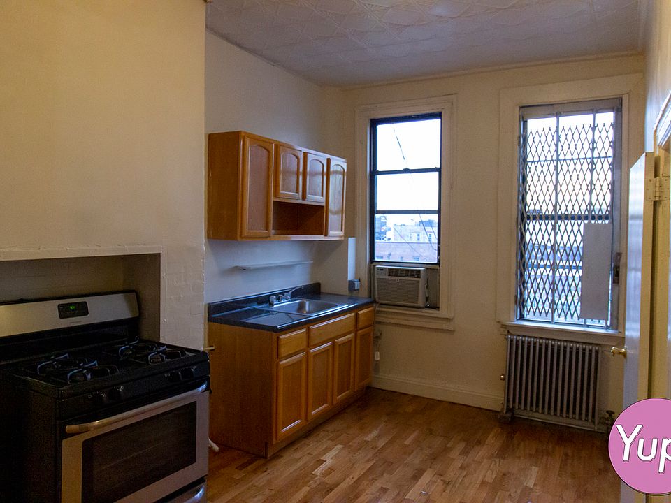 1st image of 293 Jefferson Ave #3L