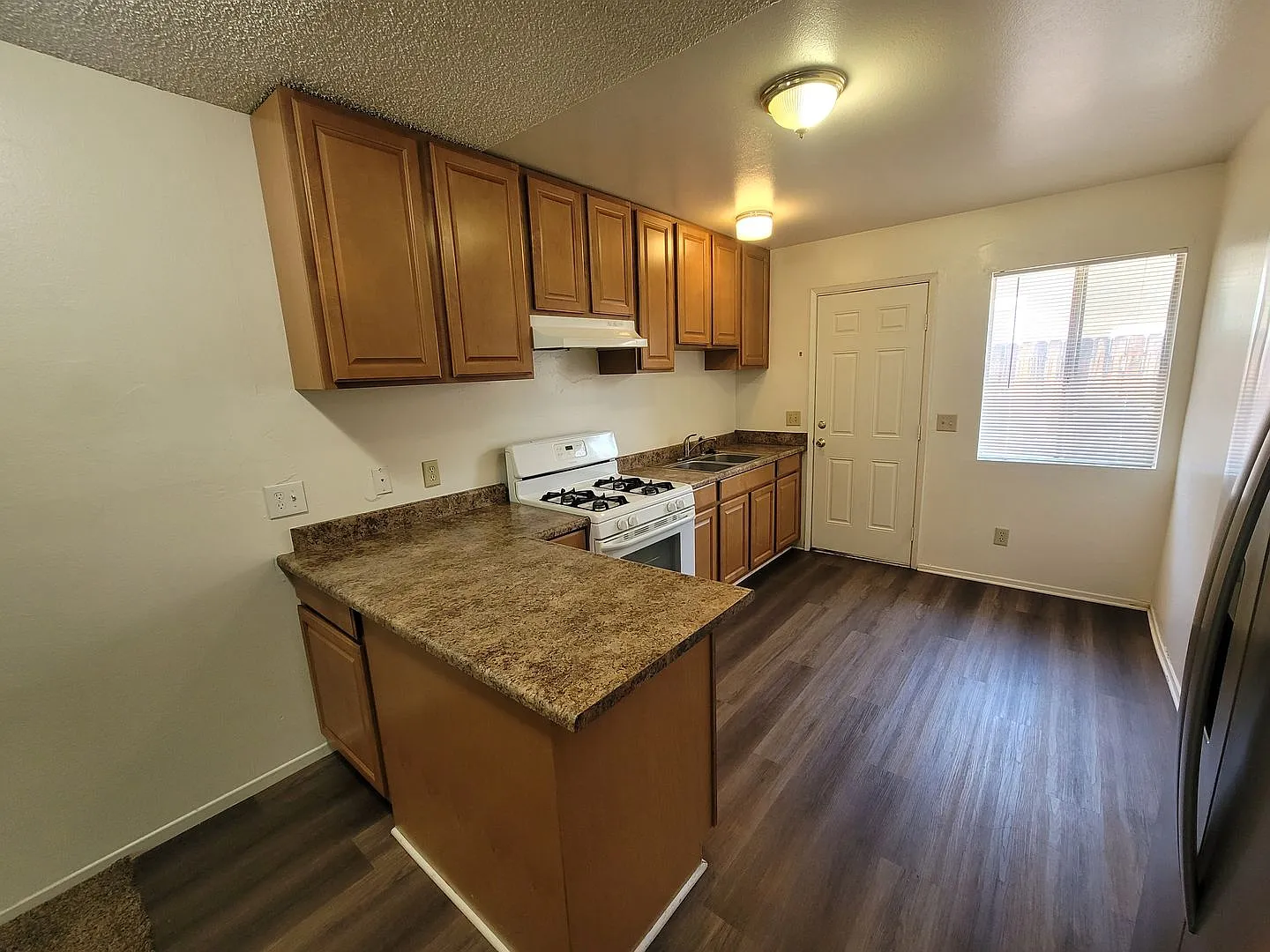 Single-Story 2-Bedroom Duplex Apt Near Downtown Redlands! — Photo 4