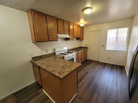 4th image of 811 W State St