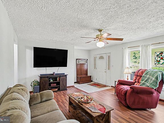 5th image of 48 Wood Rd