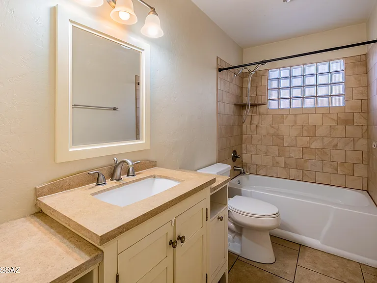 821 N Corinth Ave — Photo 9