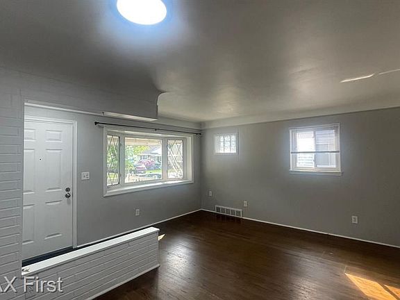 3rd image of 23629 Deziel St