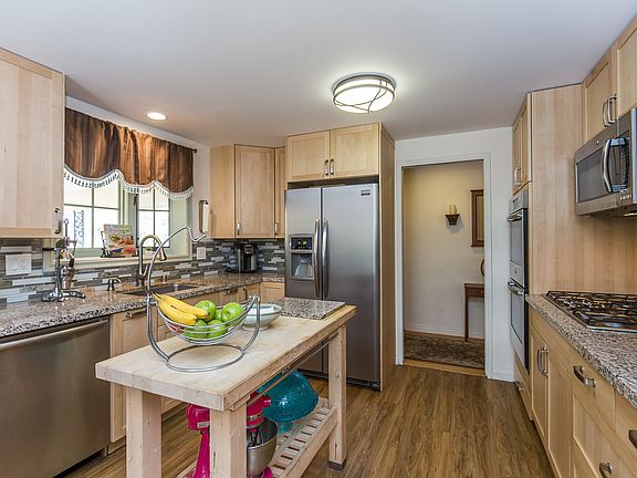4th image of 353 Longwood Ct