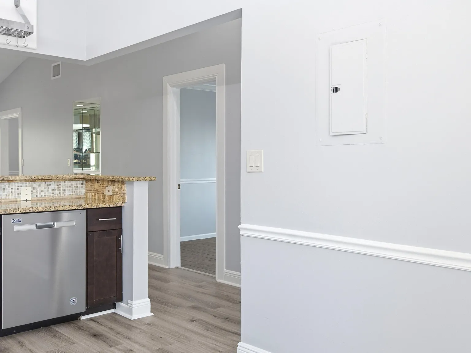 3 bed, 2.0 bath, 1436 sqft, $3,250 — Photo 1
