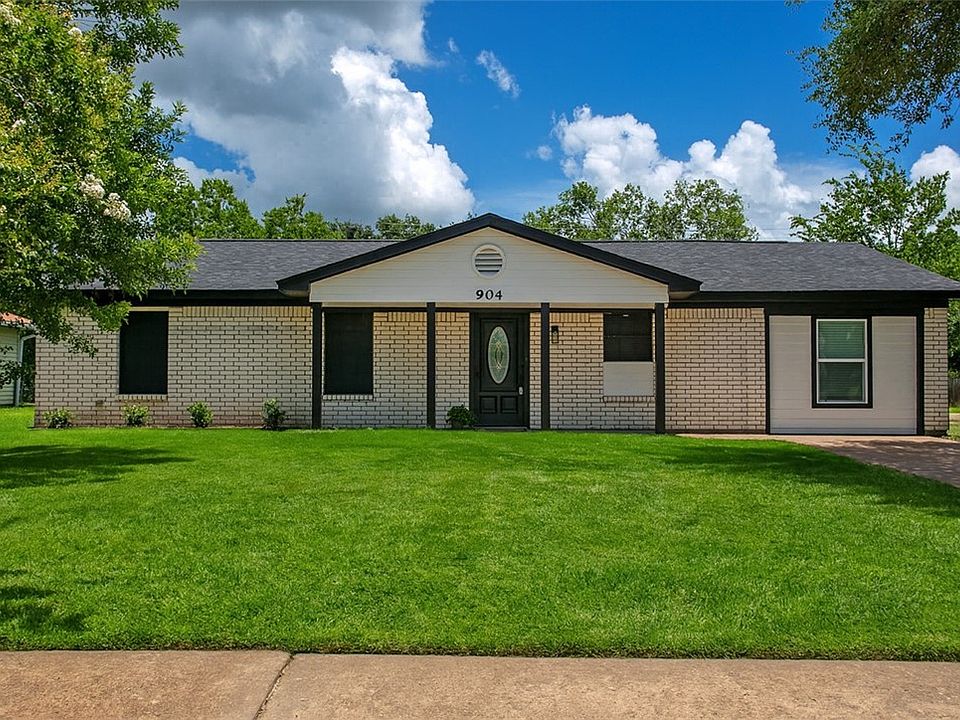 1st image of 904 Dumas Dr