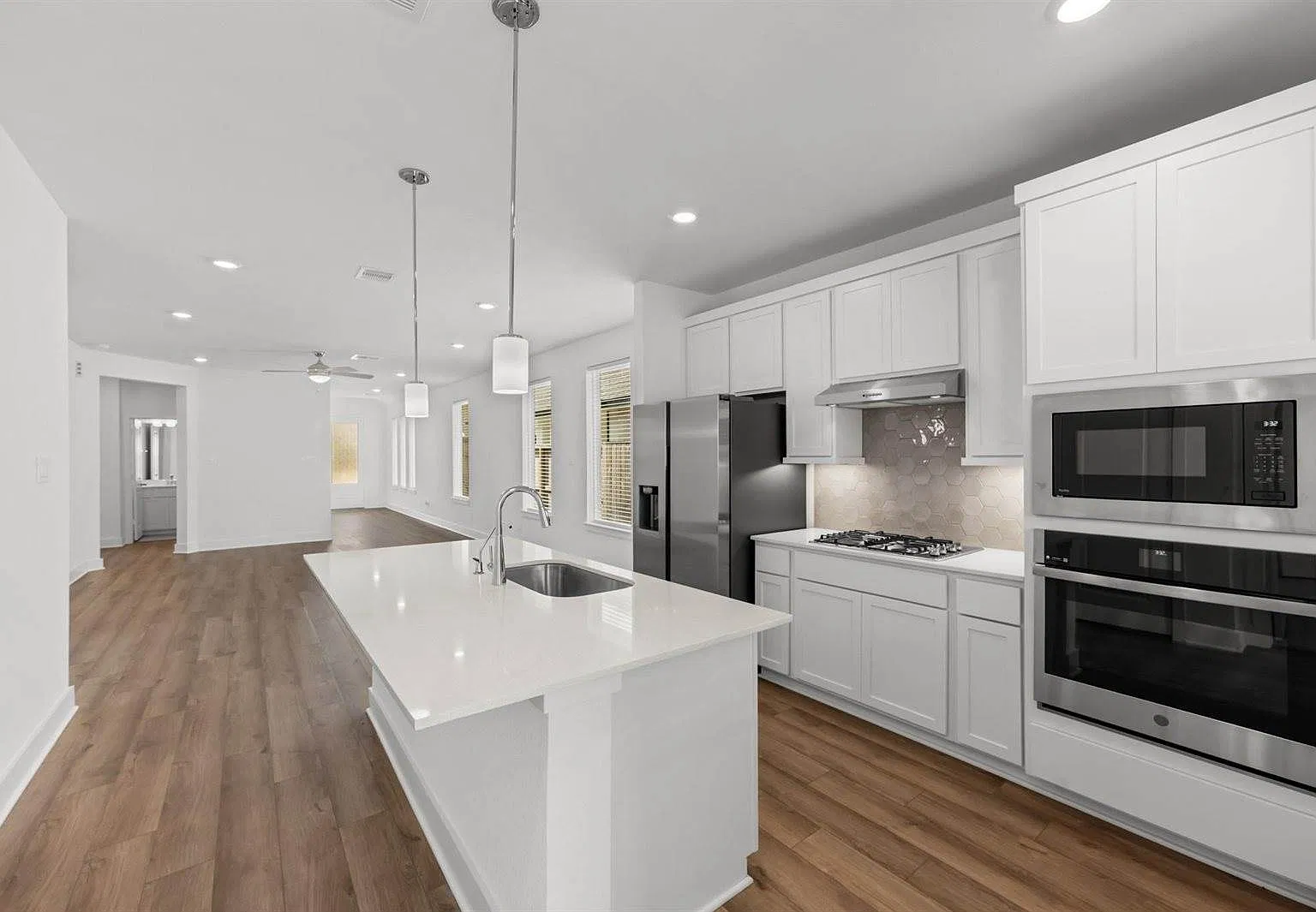 3 bed, 1716 sqft, $1,800 — Photo 2