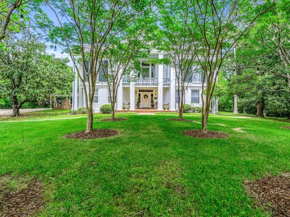 607 Old West Point Rd, Starkville, MS 39759