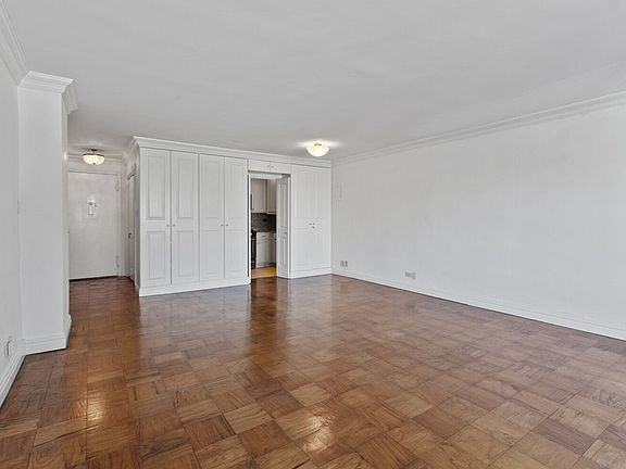 5th image of 220 E 60th St APT 10B