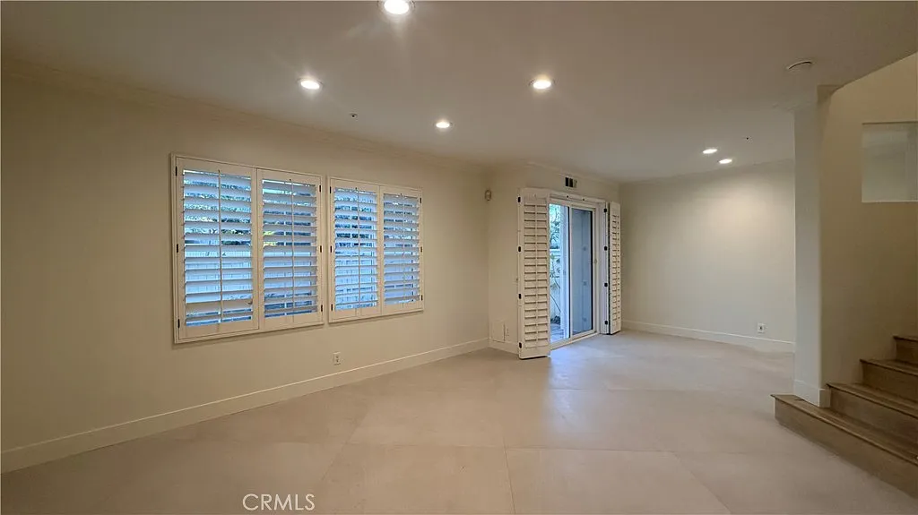 3 bed, 2.5 bath, 1500 sqft, $4,500 — Photo 3