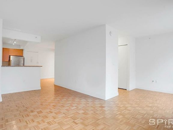 3rd image of 1500 Lexington Ave APT 12G