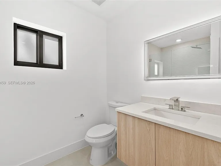 NE 2nd Ct — Photo 13