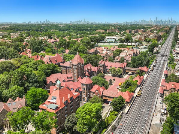 10 Holder Place image 1 of 16