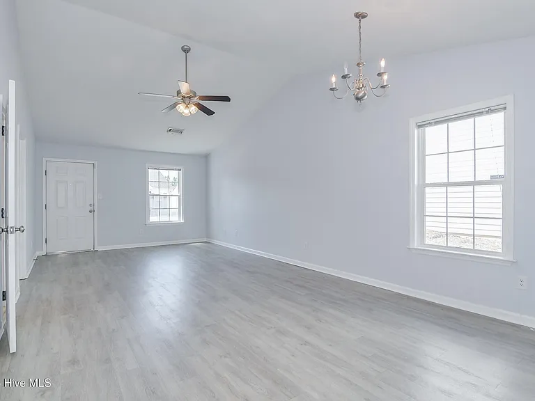 1723 Elizabeth St — Photo 8