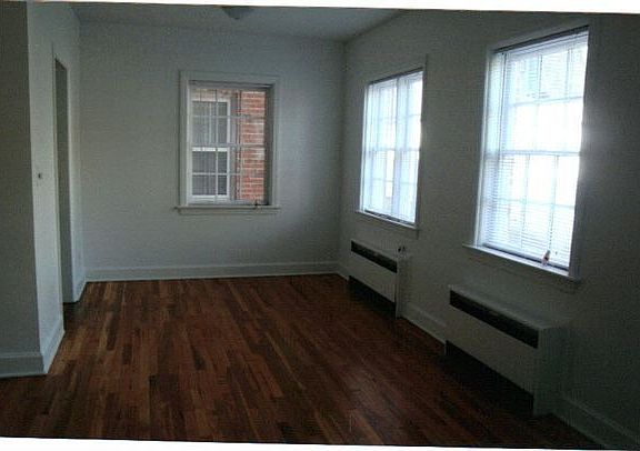3rd image of 817 S Park St APT 14