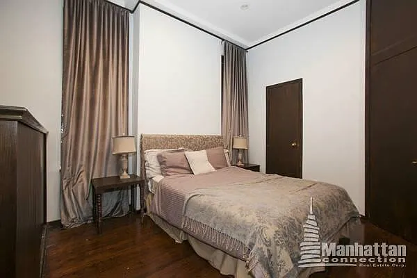 Sold by Manhattan Connection | media 4