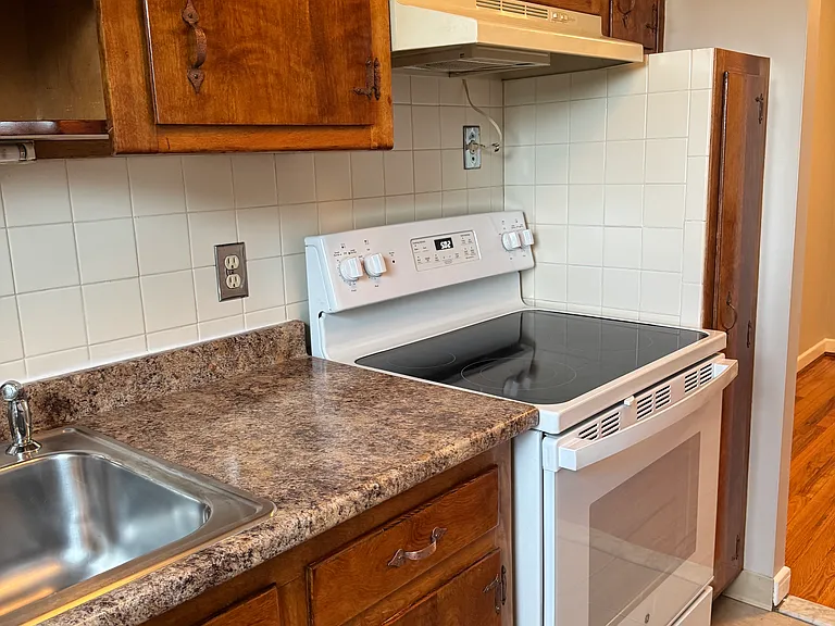 70 Grove Hill St #4O — Photo 6