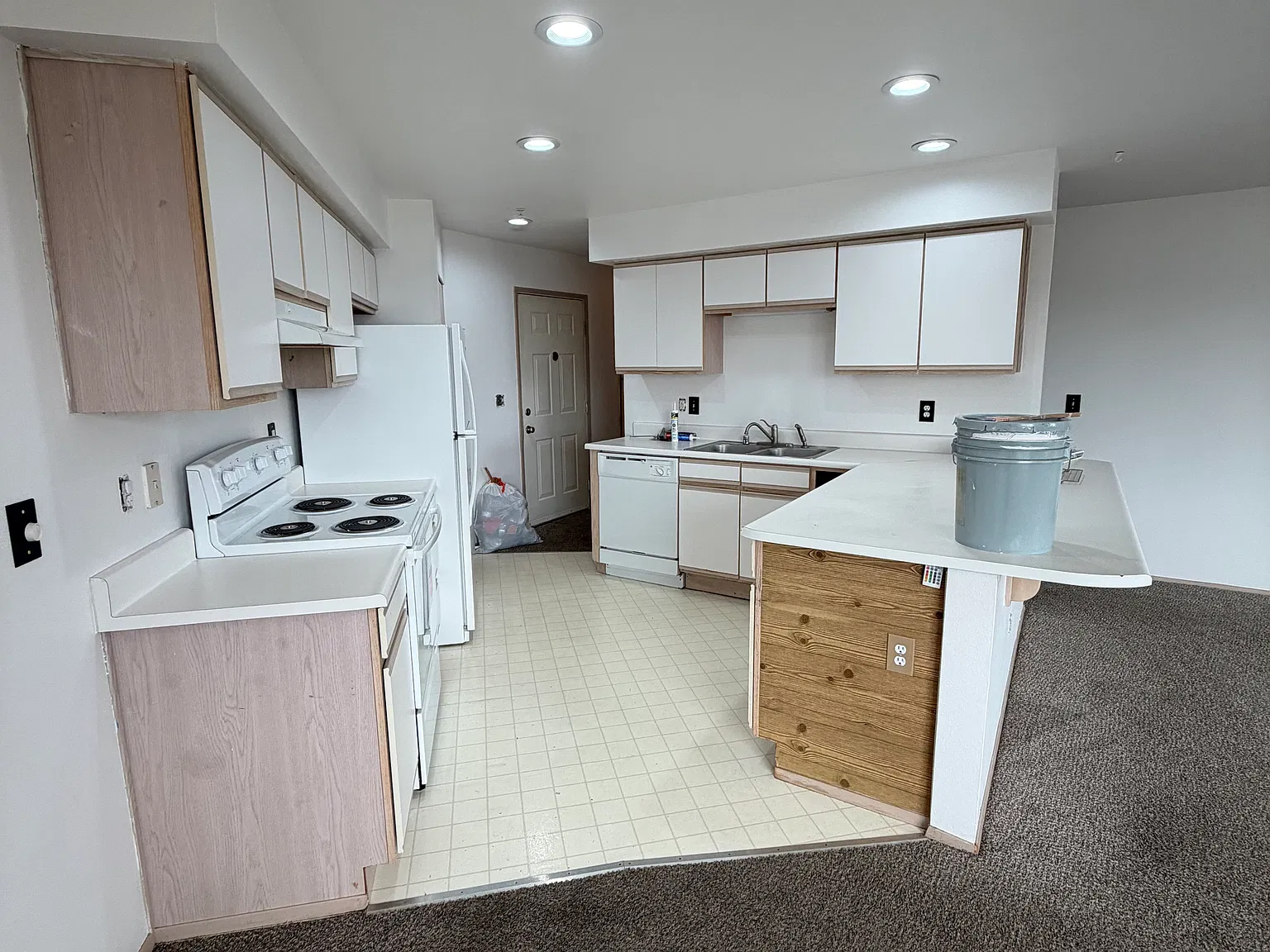 3 bed, $2,295 — Photo 3