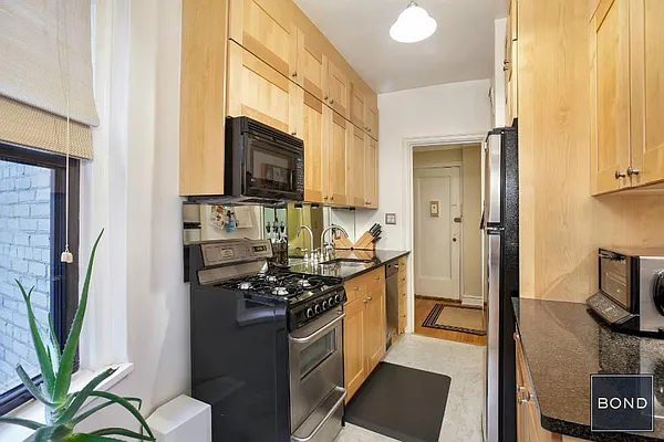 Sold by Bond New York | media 10