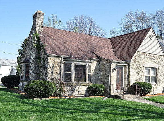 2nd image of 904 N Dawes Ave