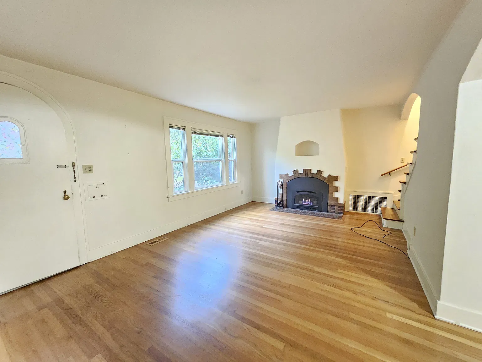 2 bed, 1000 sqft, $1,895 — Photo 2