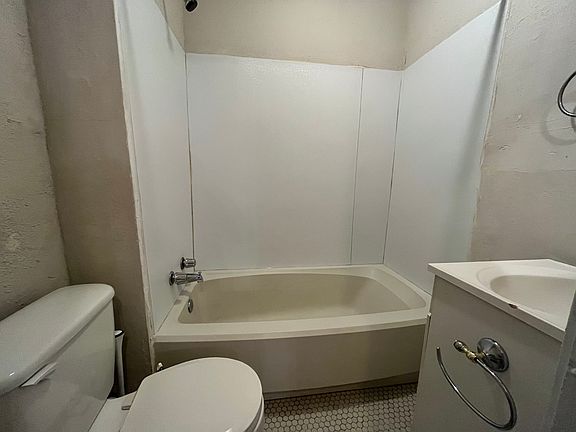 2nd image of 3729 Traffic Cir #1