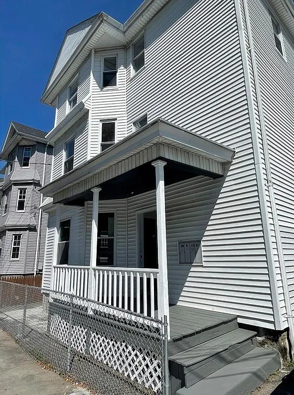 3 bed, $2,300 — Photo 1