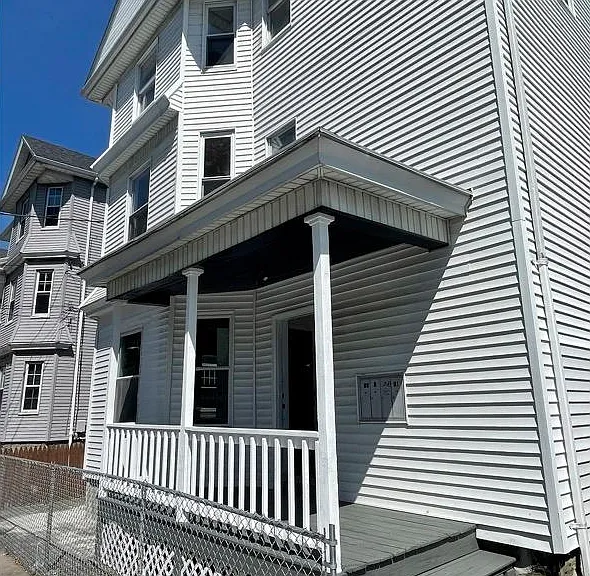 1411 N Main St #2 — Photo 1