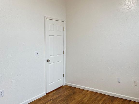 5th image of 115 W Washington St APT 2D
