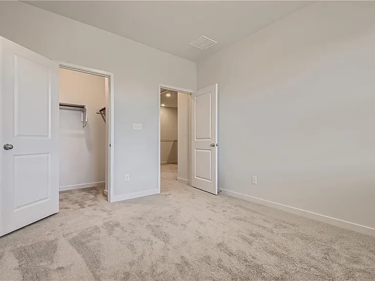 605 W South St #211 — Photo 16