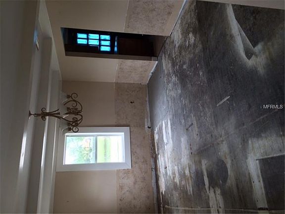 2nd image of 1860 Oglesby Ave