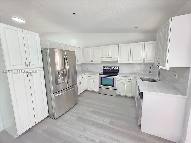 5307 NW 93rd Ave — Photo 2