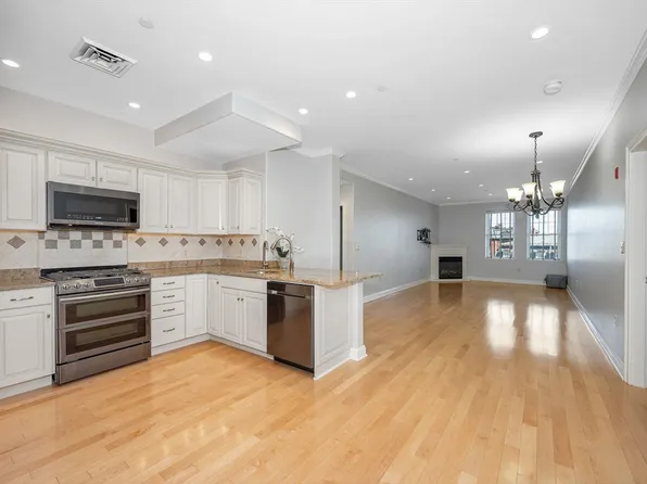 426 Main St Unit 504, Stoneham, MA 02180