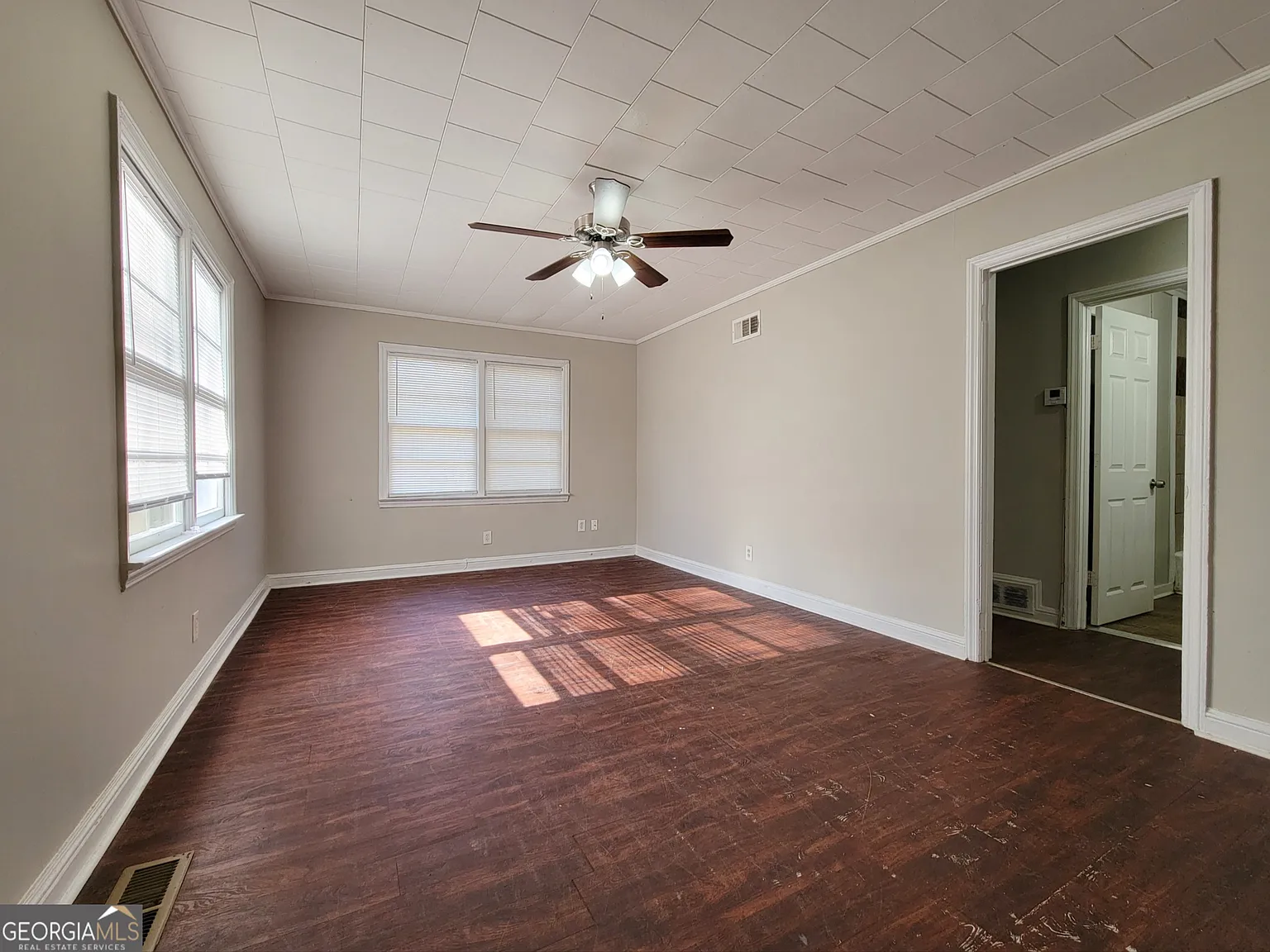 2 bed, 1.0 bath, 720 sqft, $1,015 — Photo 2