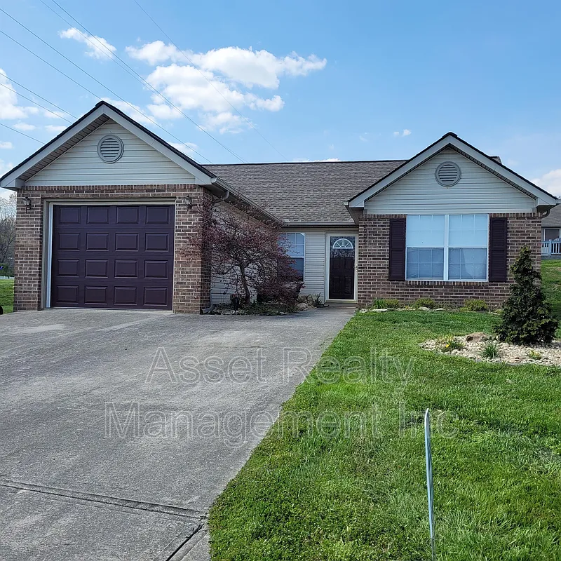 3 bed, 2.0 bath, 1276 sqft, $1,975 — Photo 1