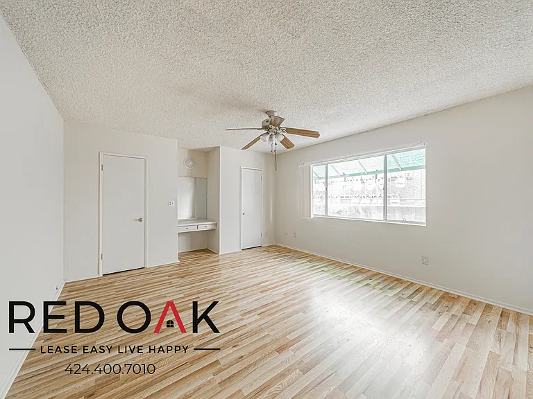 16515 Victory Blvd #6 — Photo 10