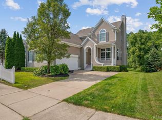 210 Penobscot Dr, Howell, MI 48843