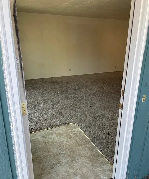 1552 Ferry St #6 — Photo 2