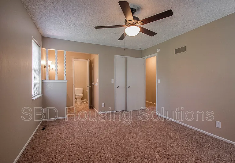10408 Smalley Ct — Photo 4
