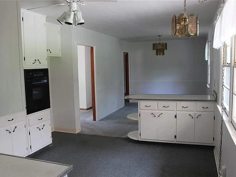 2205 Hanover Dr — Photo 2