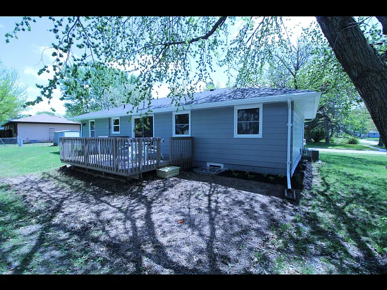 1100 Cold Spring Rd — Photo 17
