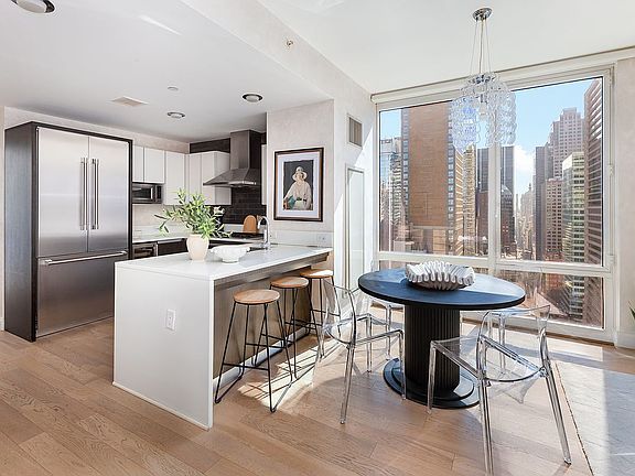 3rd image of 247 W 46th St APT 3104