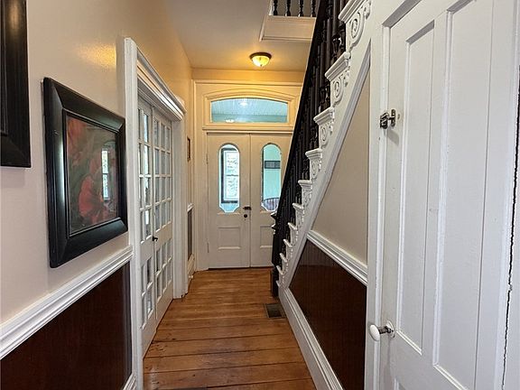 5th image of 205 W Main St