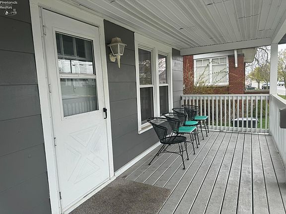 4th image of 1921 Campbell St