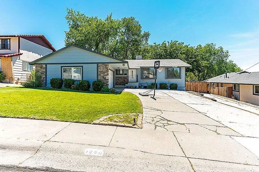 1050 Alturas Ave photo 1