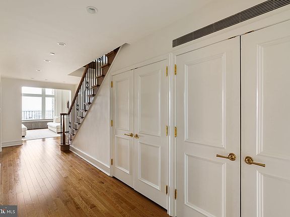2nd image of 1901 Walnut St #20D