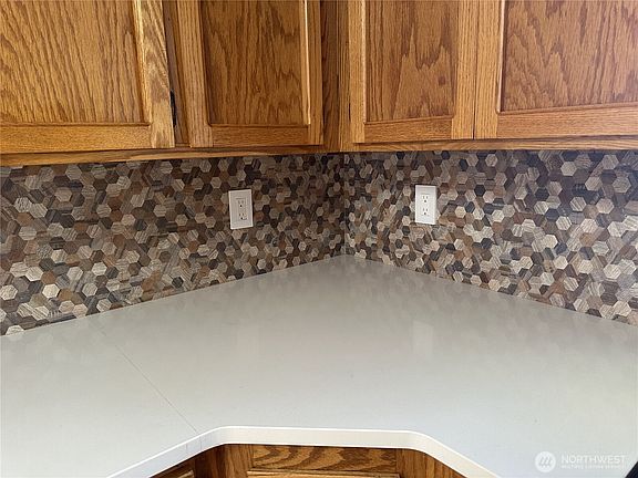 5th image of 1226 Dewey Drive