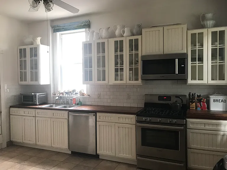 2113 W Walton St #1 — Photo 4