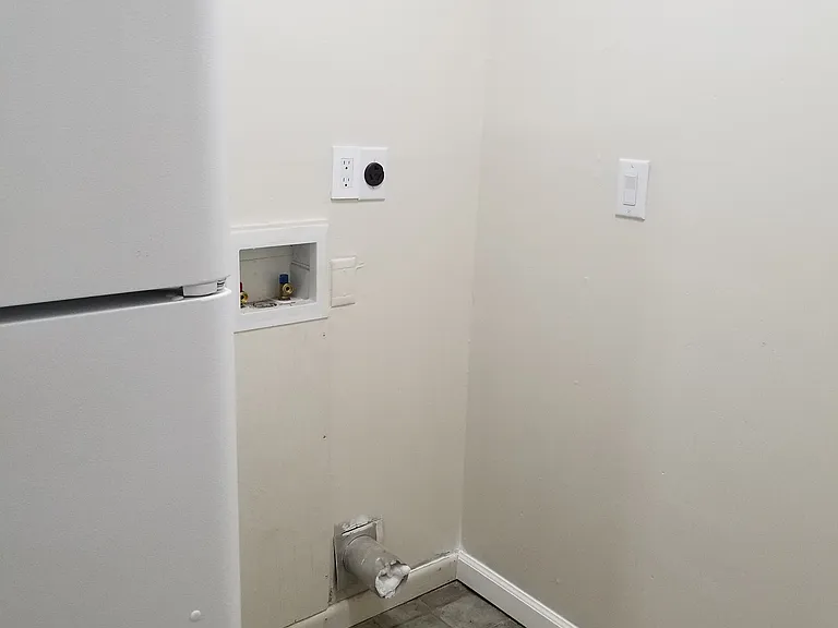 515 Warwick Dr — Photo 9
