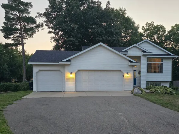 9595 River Forest Dr, Monticello, MN 55362